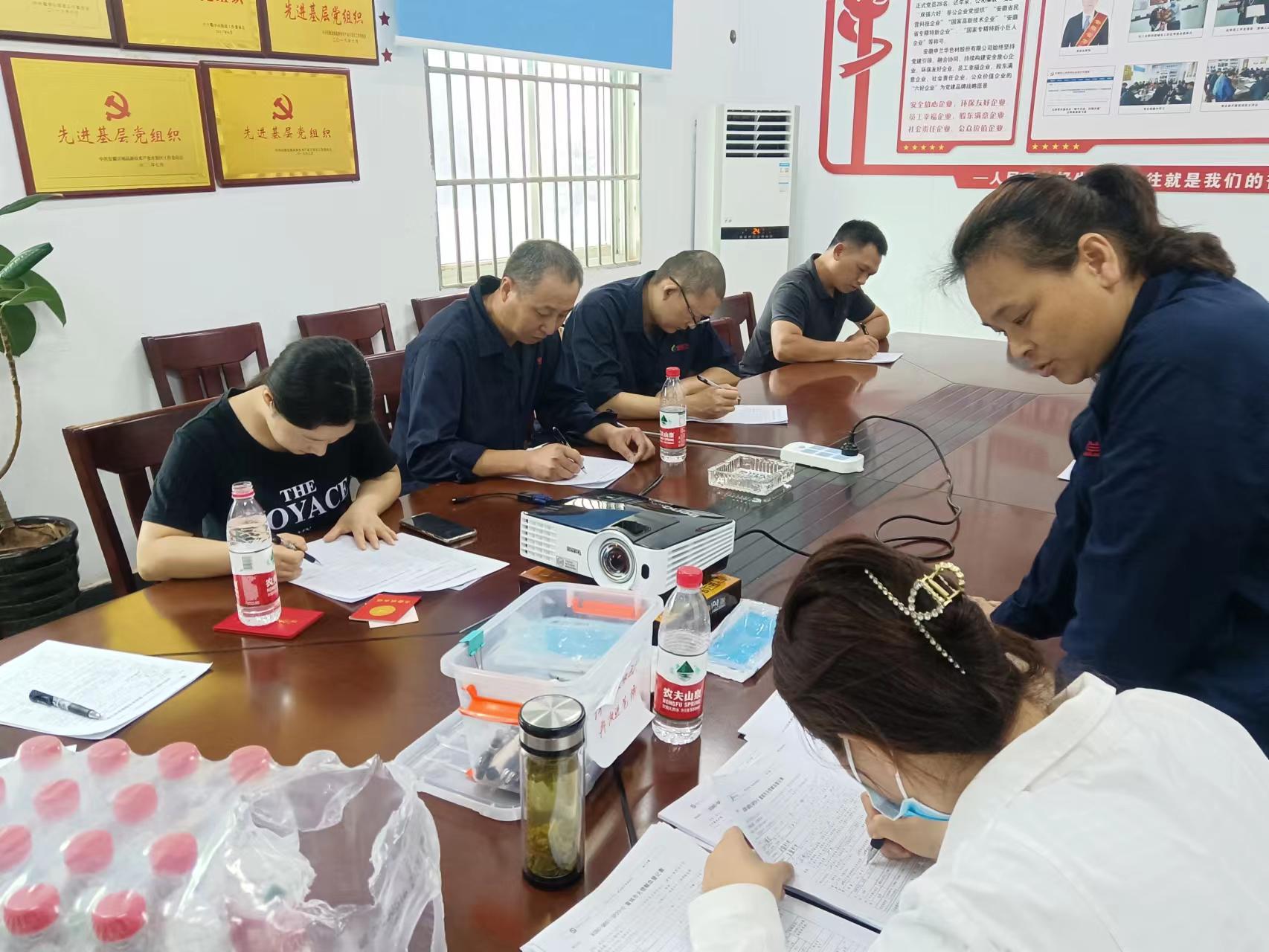 涓涓細(xì)流傳真情 無償獻(xiàn)血暖人心(圖1) 獻(xiàn)血2.jpg