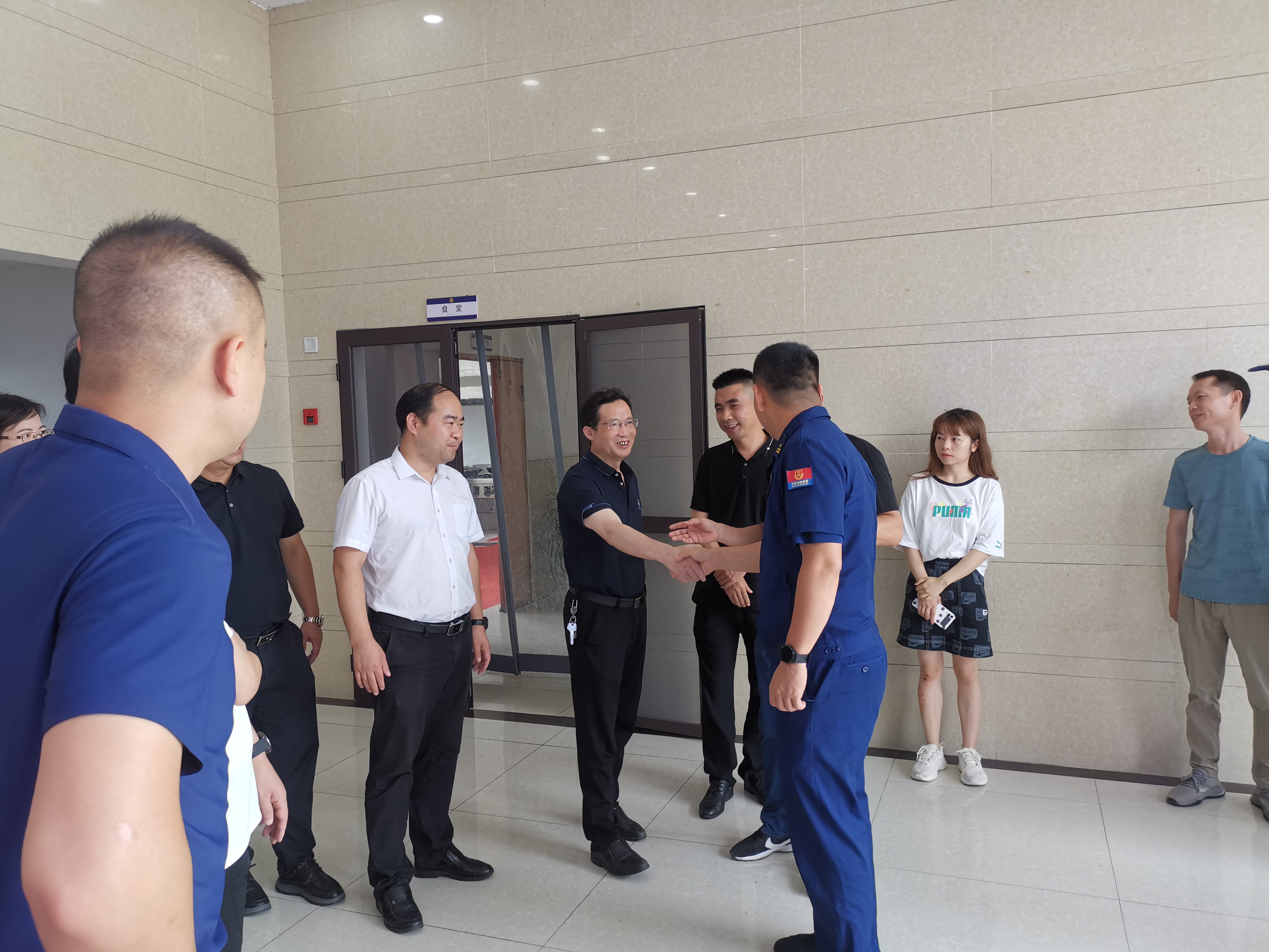 炎炎夏日送清涼 致敬最可愛的人