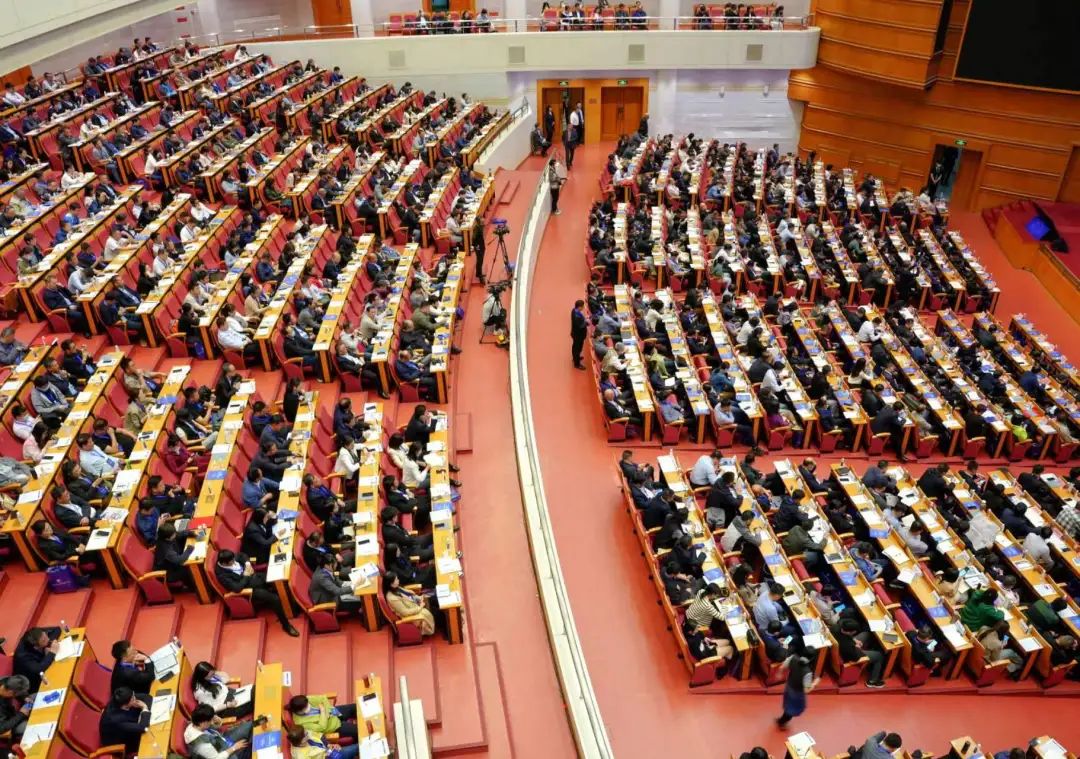 向“新”而行 提“質(zhì)”而進(jìn)(圖2) 20240421經(jīng)貿(mào)形勢(shì)分析會(huì) (3).jpg