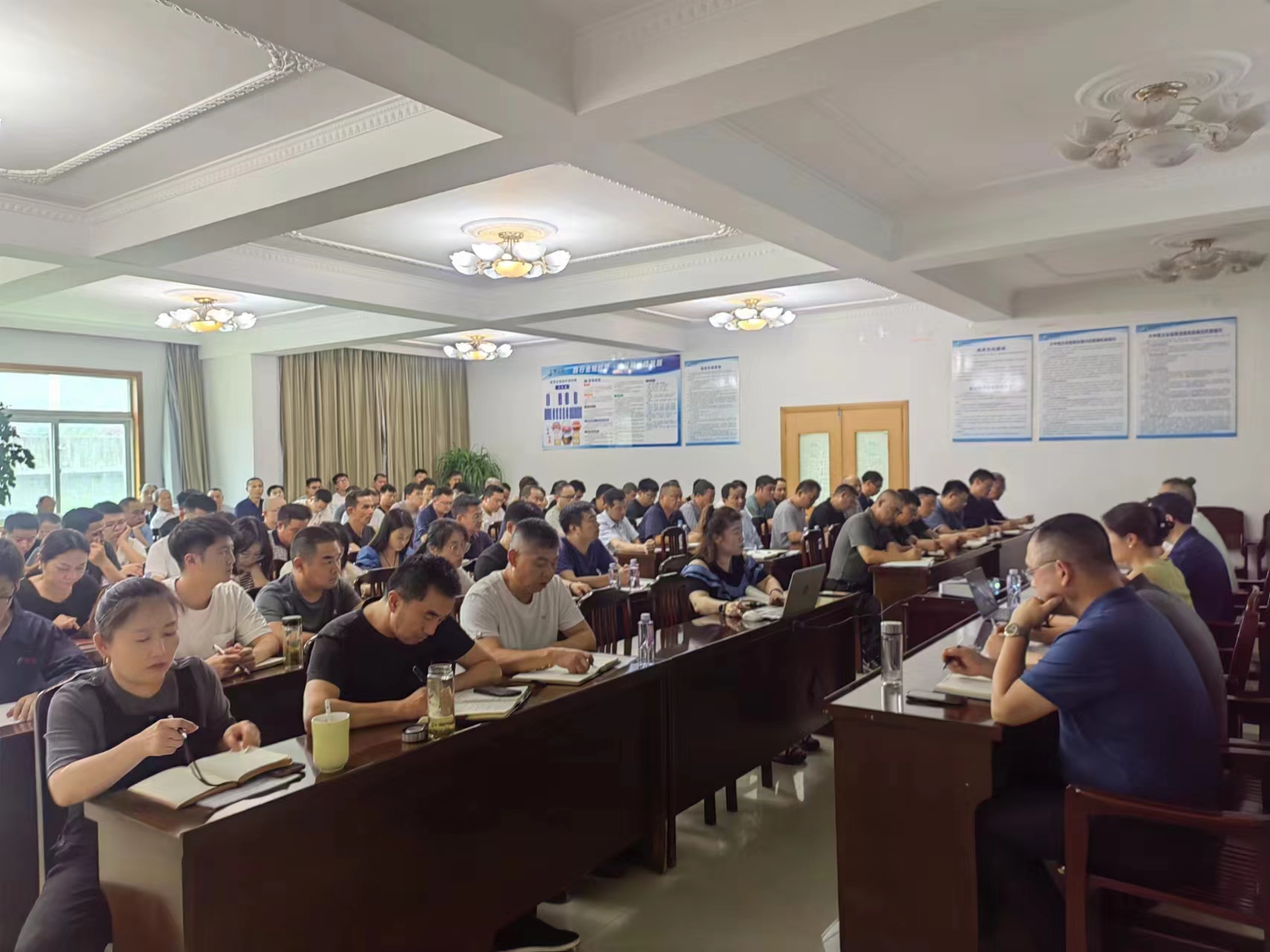 增強(qiáng)信心 拼搏奮進(jìn)(圖2) 33.jpg