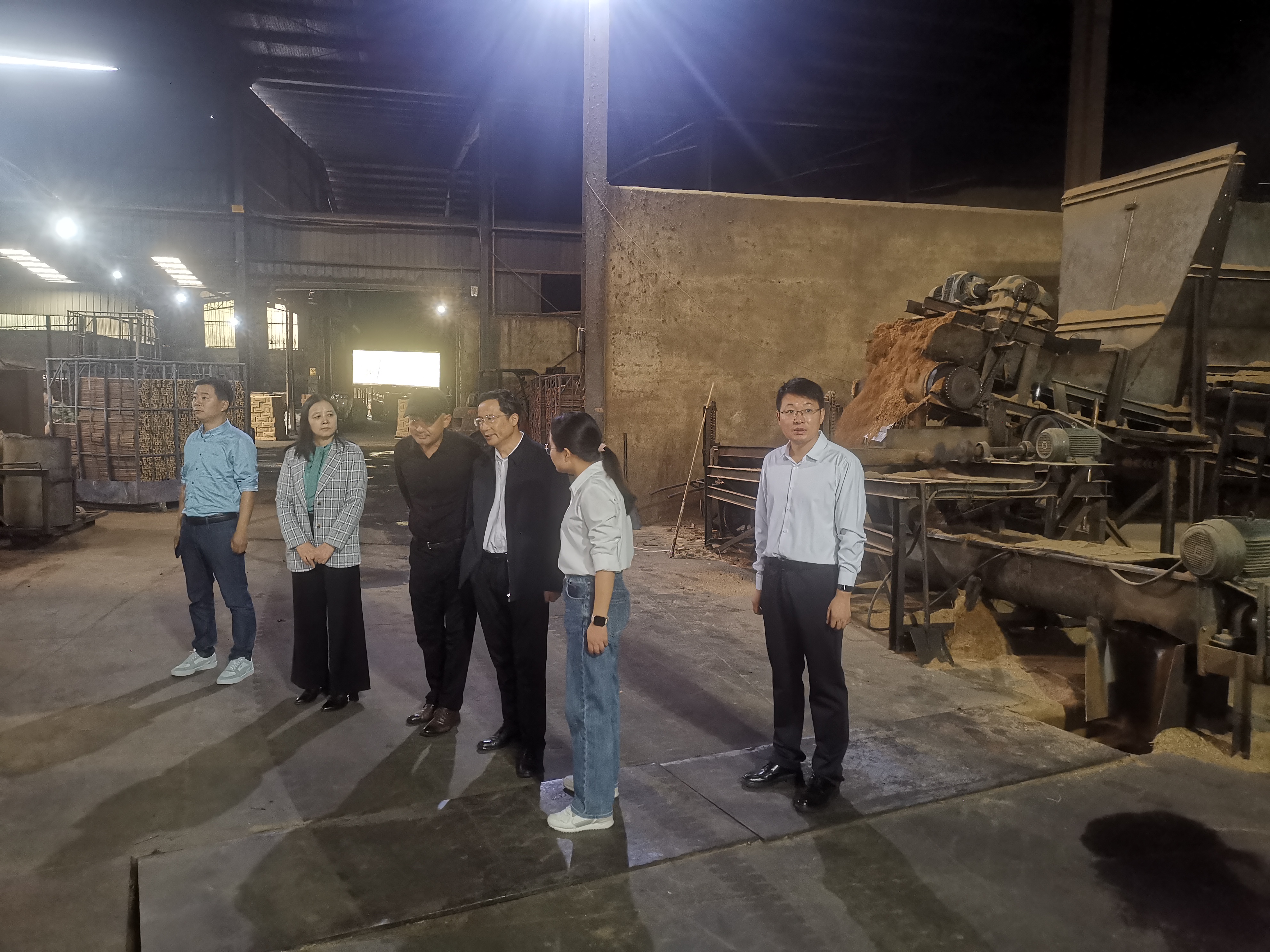 政企攜手共建“和美鄉(xiāng)村”(圖2) 20241018凈蓬村捐贈(zèng) (13).jpg