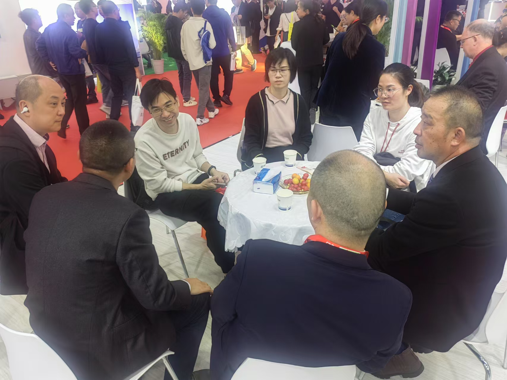 申蘭華股份閃耀涂料展 大展臺彰顯行業(yè)領(lǐng)導(dǎo)力(圖4) 20241203廣州涂料展 (11).jpg