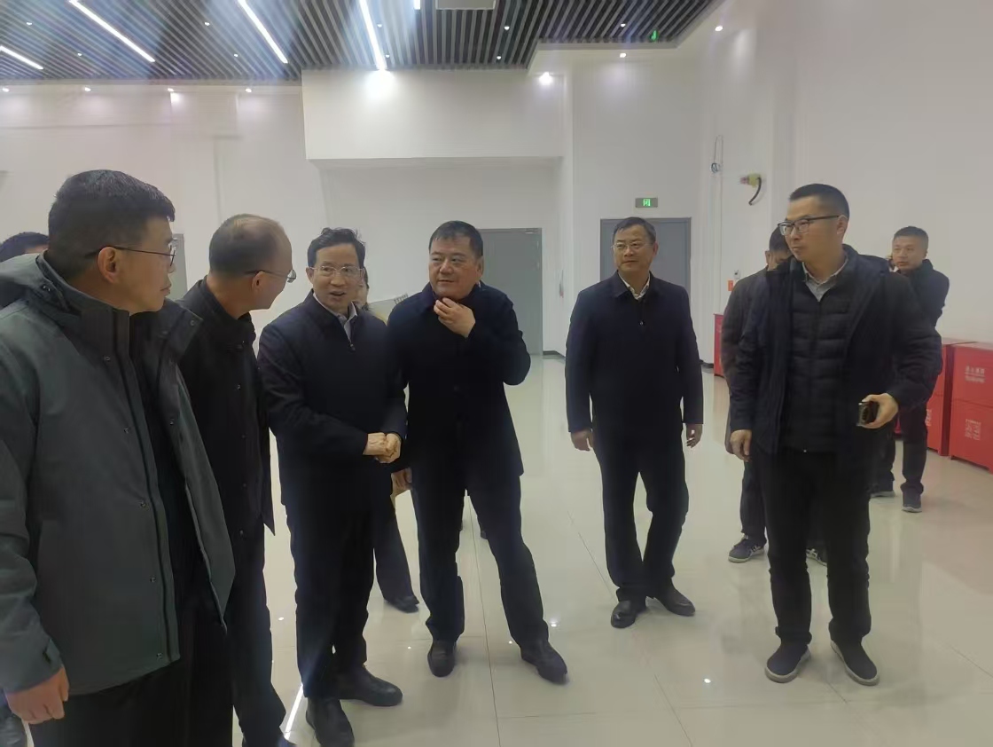 創(chuàng)新驅(qū)動(dòng)破內(nèi)卷 申蘭華開(kāi)啟新征程(圖2) 20250313省工信廳程廳長(zhǎng)調(diào)研 (4).jpg