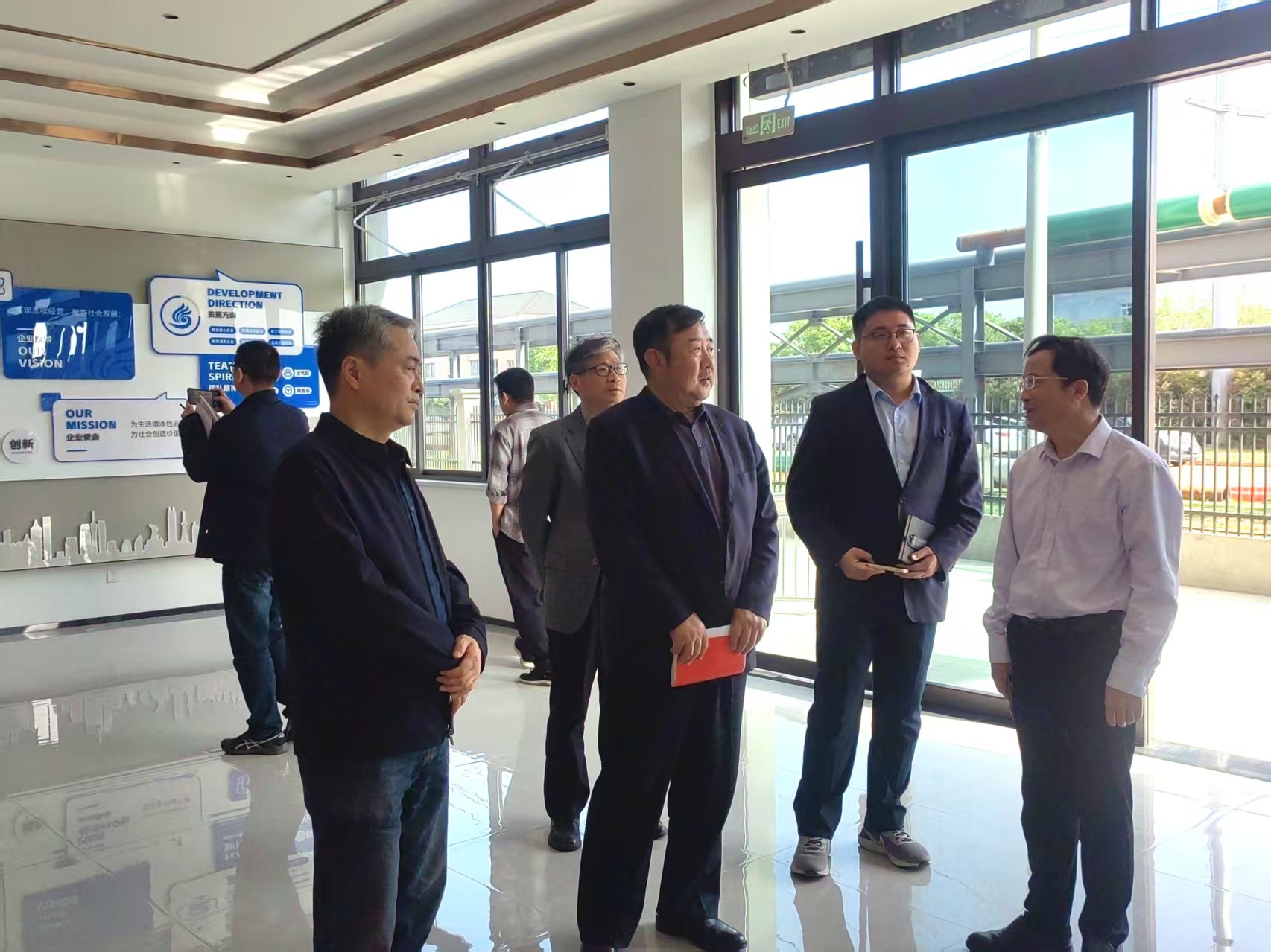 石油和化學工業(yè)規(guī)劃院魏珣處長一行走進申蘭華調研(圖1) 微信圖片_20250411084339.jpg