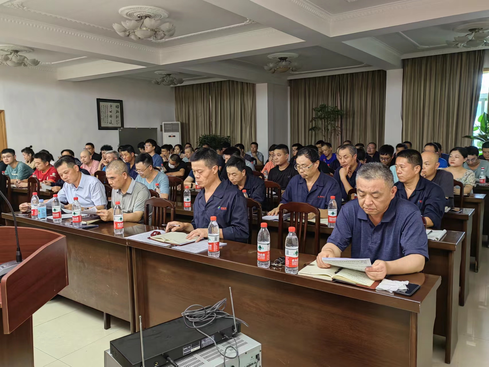 安徽申蘭華色材召開半年度經(jīng)營分析會(圖3) 安徽申蘭華色材召開半年度經(jīng)營分析會(圖3)