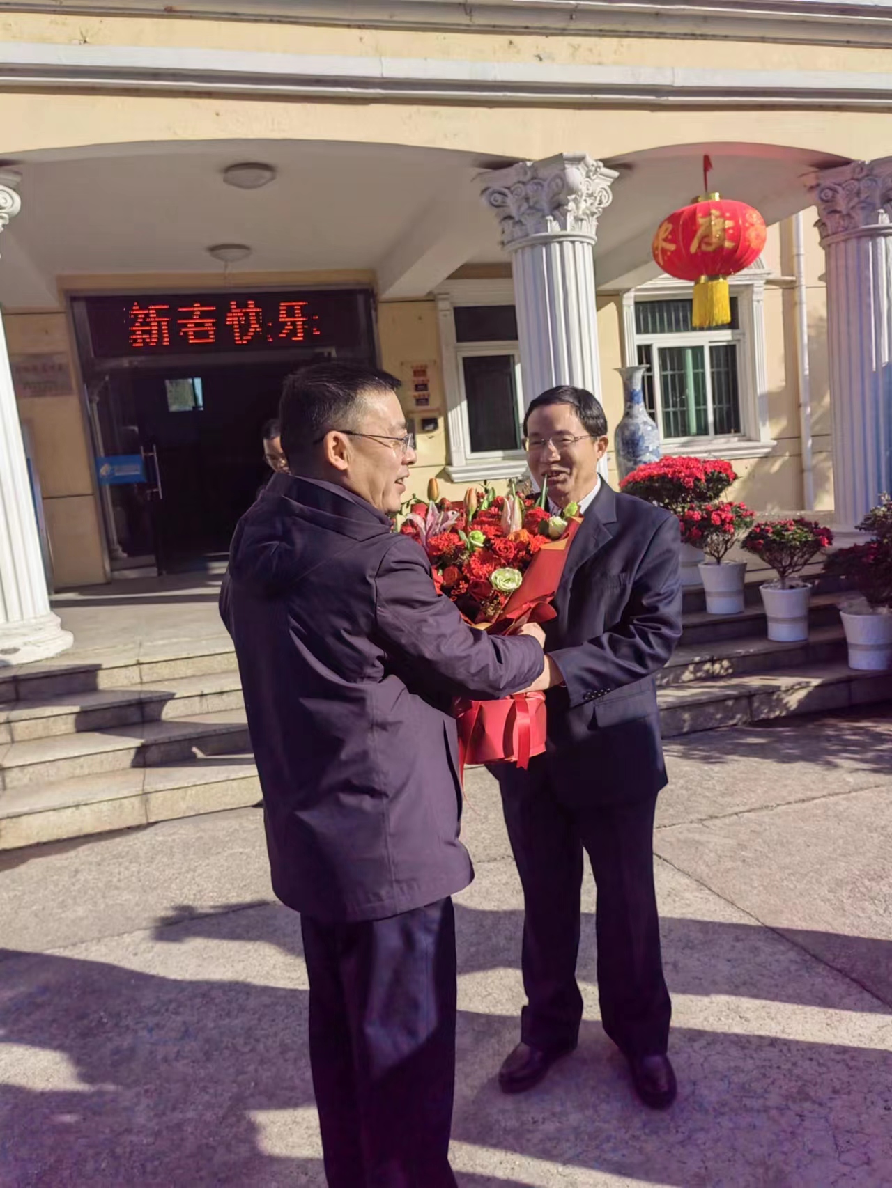 敢拼敢搶敢作為 奮進拼搏見業(yè)績(圖1) 敢拼敢搶敢作為 奮進拼搏見業(yè)績(圖1)