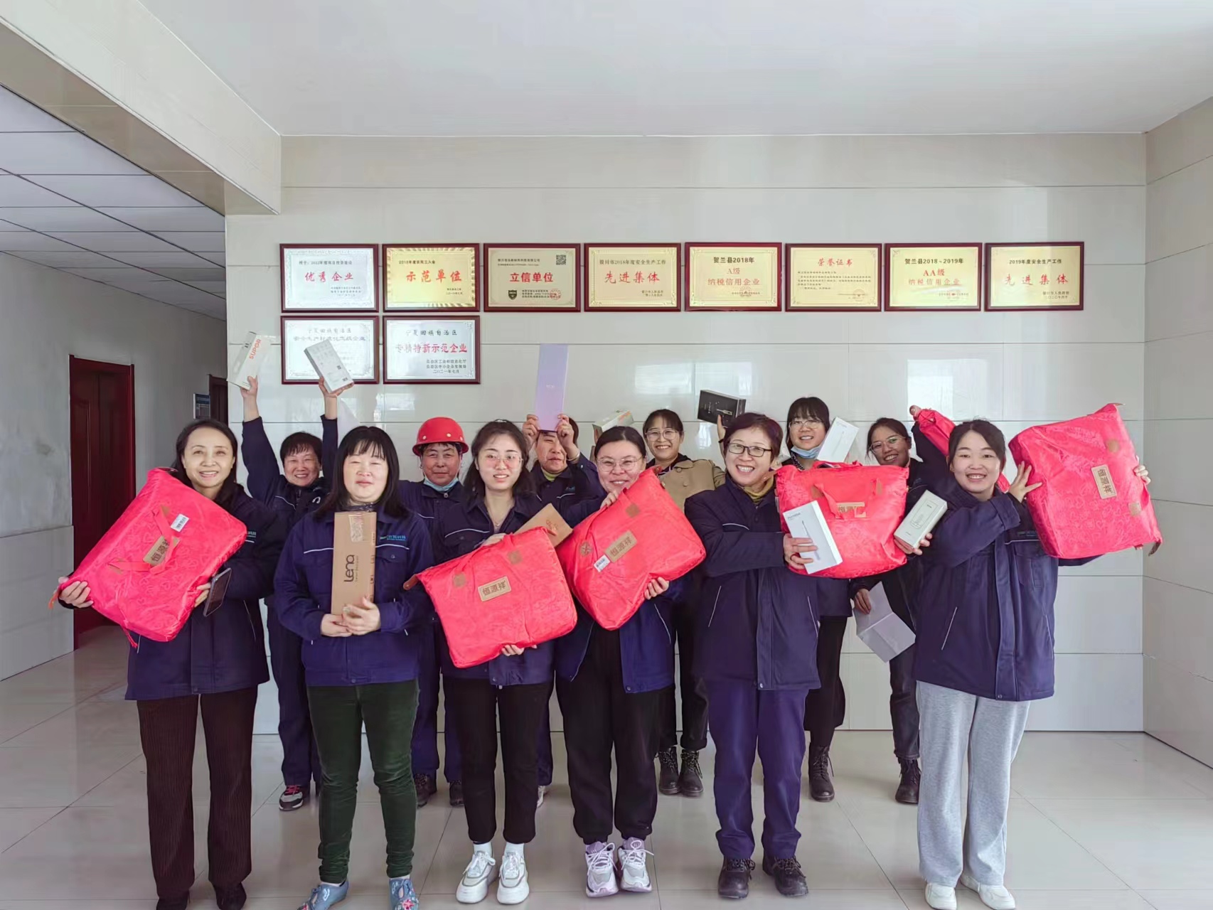 巾幗不讓須眉 柔肩亦擔(dān)重任(圖3)